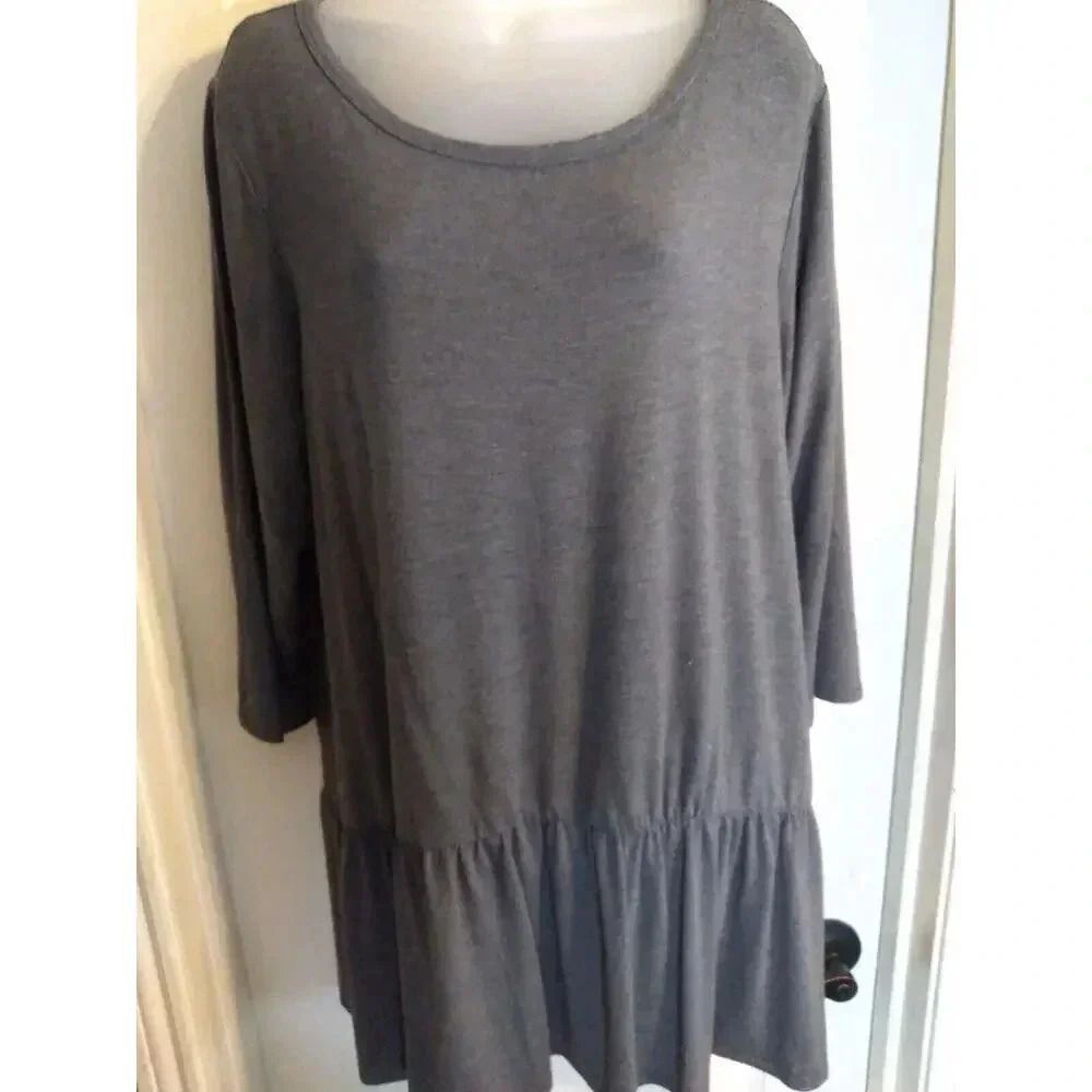 Annabelle Top Gray Ruffled Hem Stretch Sz 2XL Bust 44 Length 32